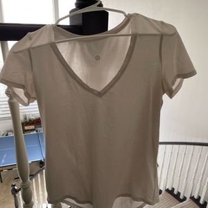 Lulu V-neck shirt